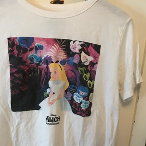 T-shirt  - Får inte användning för den:( fraktkostnad tillkommer☺️