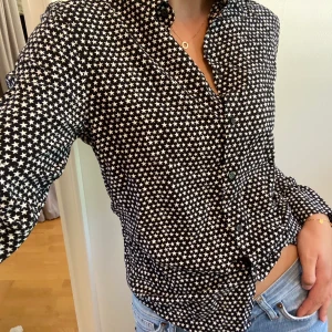 Stjärnmönstrad skjorta - Skjorta med stjärnor i storlek S!⭐️ Köpare står för frakt!