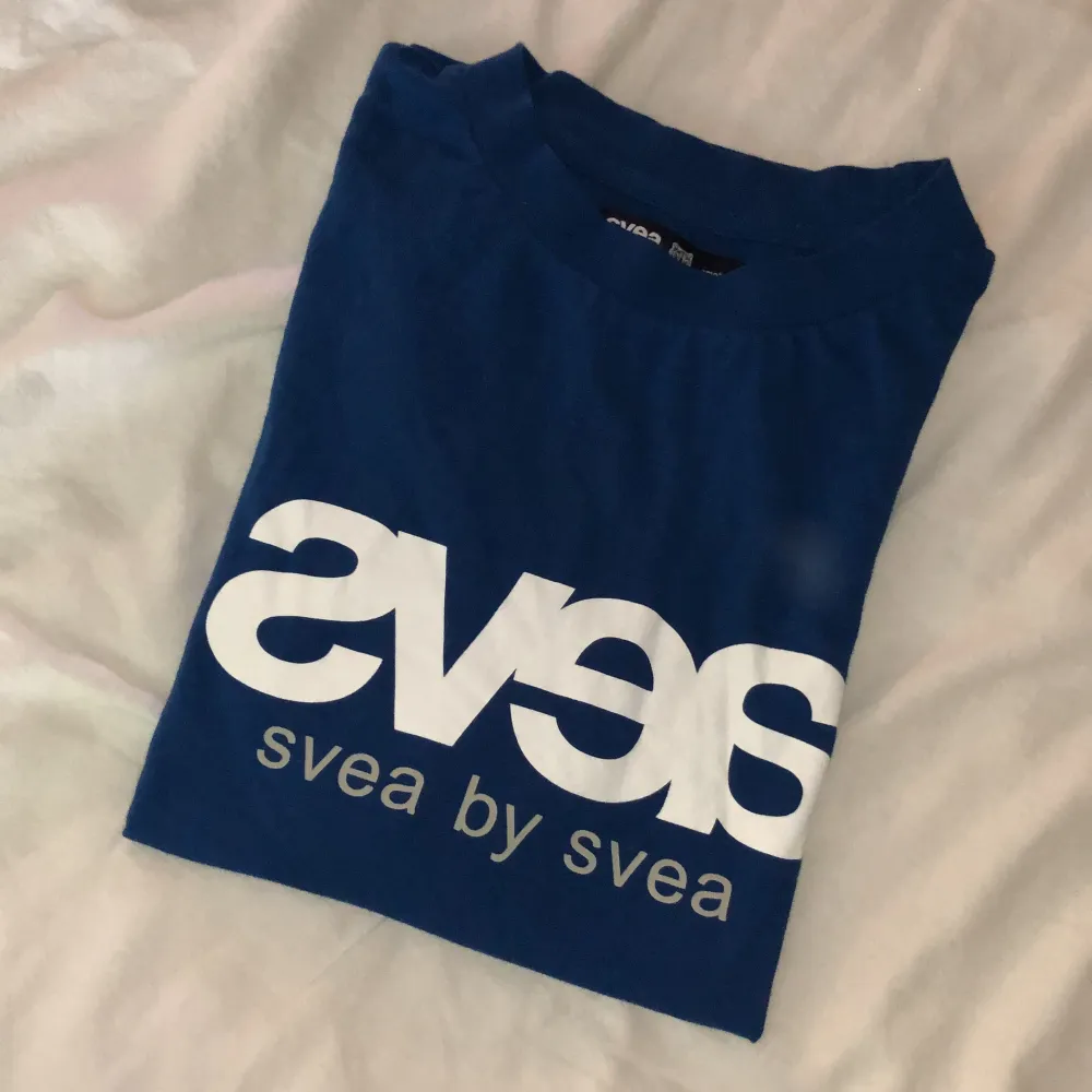 Blå t-shirt från SVEA, aldrig använt. Köparen står för frakt . T-shirts.