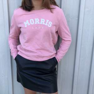 Säljer denna tröja från Morris i strl S. Väldigt bekväm och fint skick💞 Köparen står för frakten