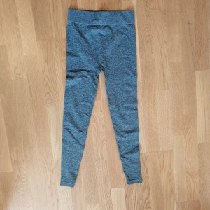 Grå leggings - Superslimmande leghings. Väldigt bekväma. Frakt tillkommer