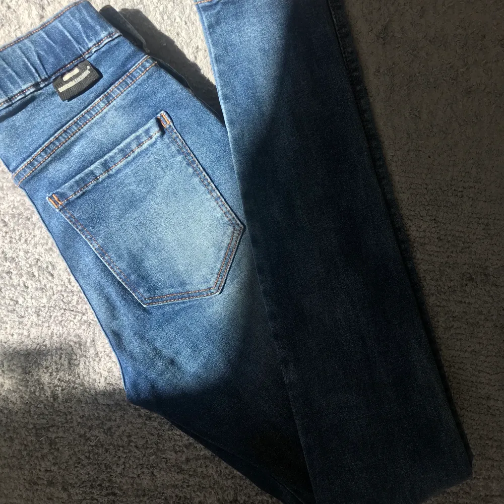 Ett par tighta/stretchiga jeans från Dr.denim! Aldrig använda så i princip nya! Frakt tillkommer 🤩. Jeans & Byxor.