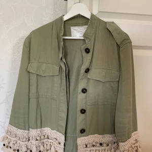 Vår/höst jacka  - Jacka från Zara strl S💛  priset inkluderar frakt (60kr)