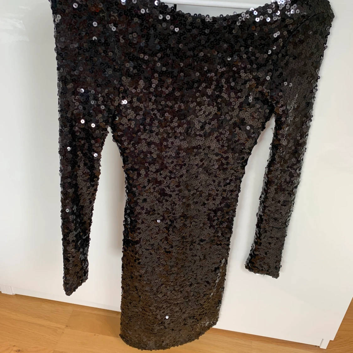 Glittrig klänning storlek XS