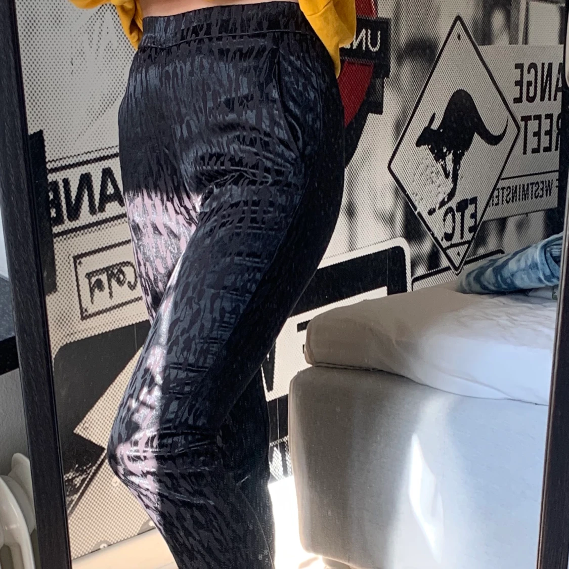 Leopardmönstrade svarta tight byxor i 38 - 91