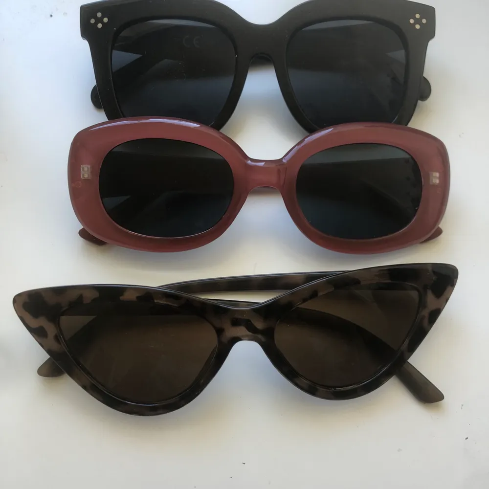 Najs solglasögon från bikbok och monki, 45 kr styck!      Första paret är sålda. Accessoarer.