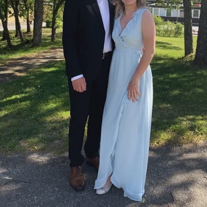 Ljusblå balklänning - Säljer denna ljusblåa klänning från Vila, använd en gång. Frakt tillkommer.