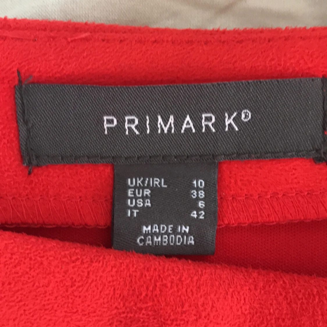 Röd högmidjad kjol  - 91