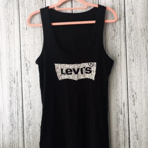  - Linne från Levi's. Säljes för 50, ink frakt.  