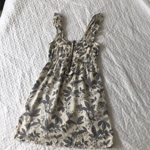  - Somrig klänning från Urban Outfitters 