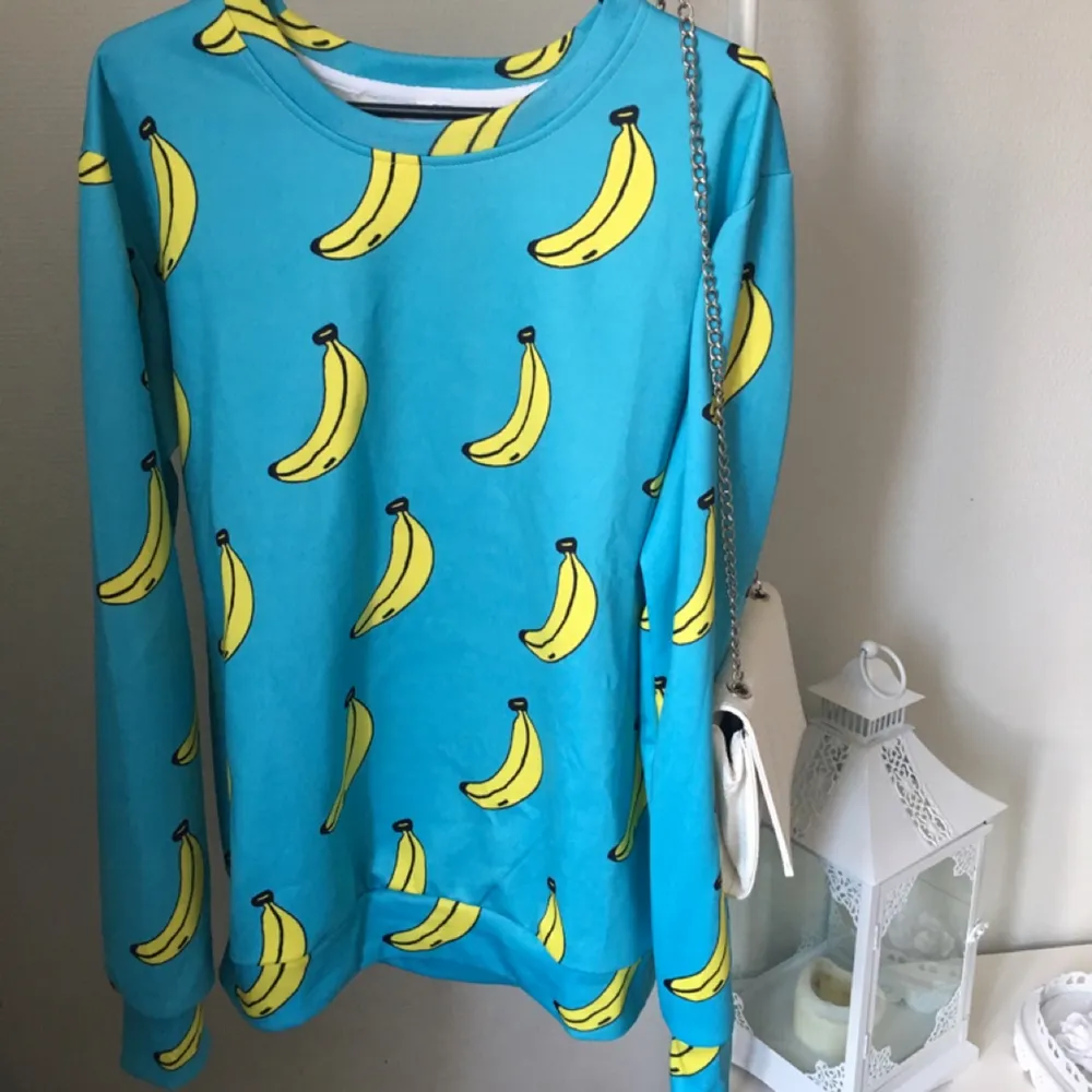 Banan tröja , helt ny , endast provad. Storlek M :-) . Hoodies.