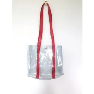  - Väska i plast, med band i lack. Ca 28x25 cm.