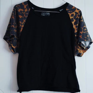  - T-shirt från Carlings som jag aldrig använt. Säljer för 60 kr + frakt. 