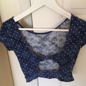  - Mag tröja från hollistee men jättefin rygg! 