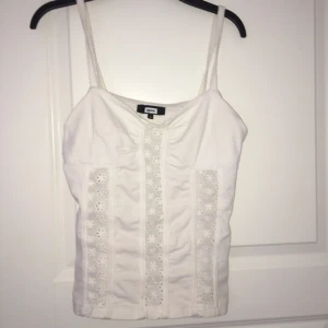  - Fin sommartopp från bikbok. Använd ett fåtal gånger. 