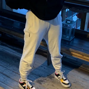 Stay Mjukisbyxor - Vita sweatpant köpta från Carlings ca 1 år sedan. Priset är diskuterbart🥰