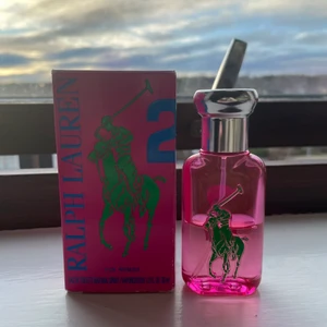 Ralph lauren parfym - Använt en del. Hälften kvar. Säljer då den inte kommer till användning längre och jag har redan en del andra parfymer hemma! Gratis frakt