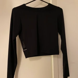 Träningstopp  - Träningstopp köpt på stadium, aldrig använd. Croppad. Strl XS