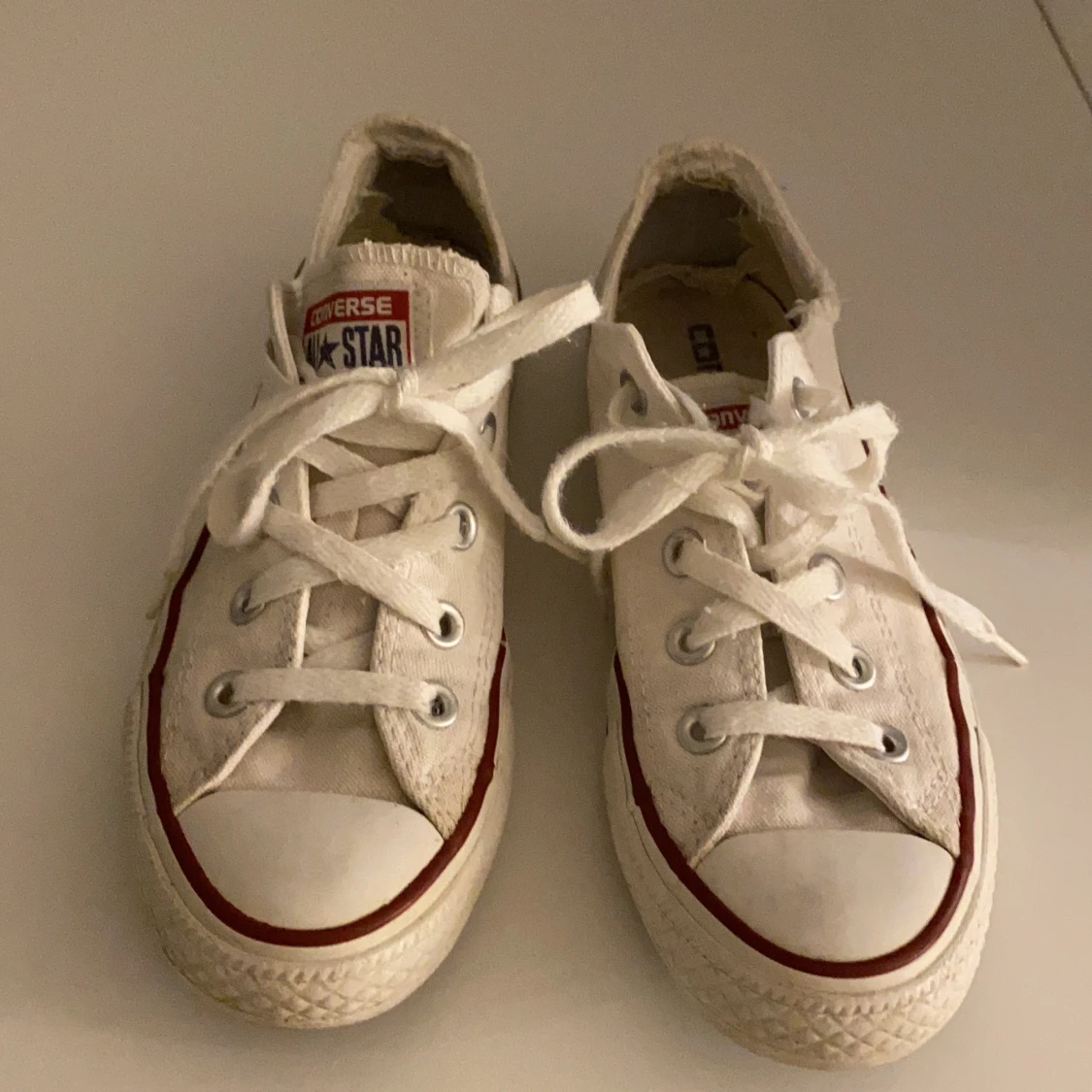 Vita converse skor - 90