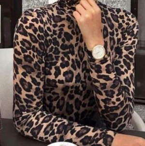  🐆 Realpopu Stickat Leopard - Supermjuk tröja i leopard tryck