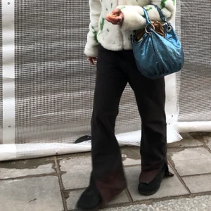 Ascool väska  - Super fin väska med blått skimmer. Fint skick, bra storlek där block och datorn får plats om man vill ha den till skolan. 