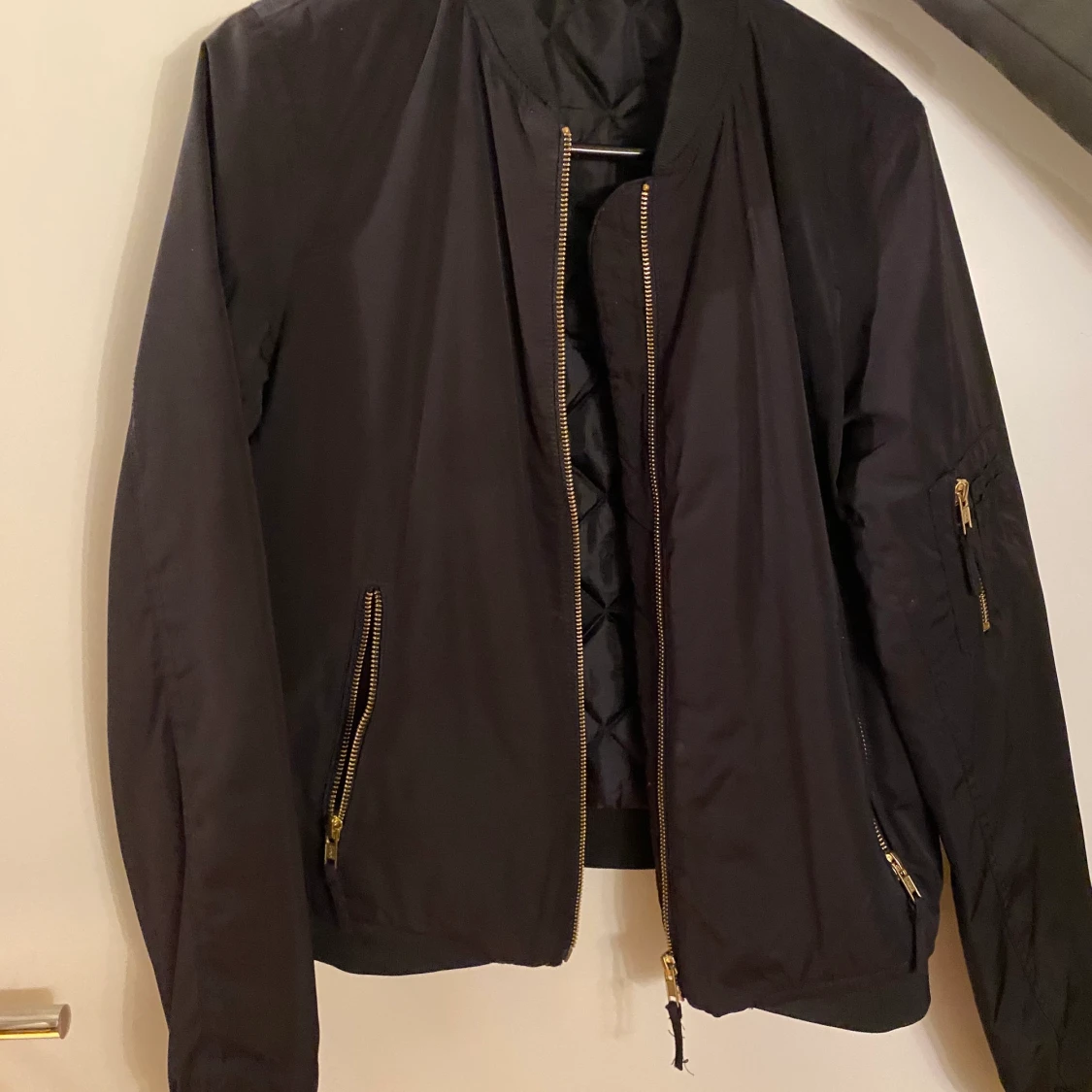 Bomberjacka Noisy may