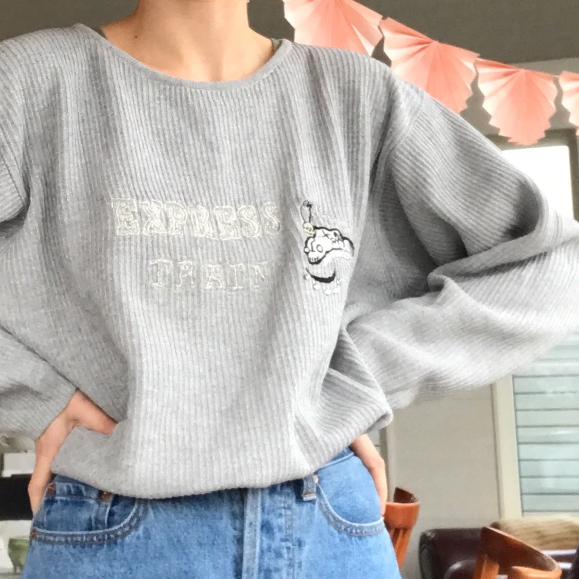 Gosig stickad tröja med fint broderitryck!! - 90