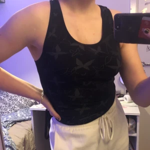 träningslinnen stl S - har massa oanvända träningslinnen som jag aldrig använt då jag har massa andra:) köp alla tre för 100 eller 40 kr st💞 frakt ingår ej!