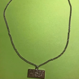 Halsband HSM - Ett silvrigt high school music halsband:)