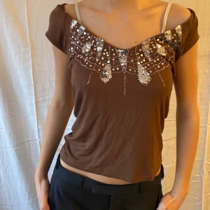 Fin tröja med 2000s stuk!  - Bra skick! Köpare står för frakt 