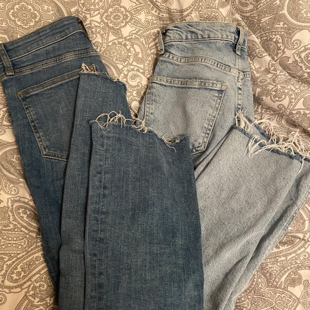 Säljer fina fina jeans från zara och mango 🦋💕👍🏼 Använda fåtal gånger, de ljusaste är använda ca 4 gånger! Båda jeansen köptes för 400kr ✌🏼Vid intresse eller frågor skriv privat 🙋🏼‍♀️🙋🏼‍♀️🙋🏼‍♀️ Lägg ett eget bud . Jeans & Byxor.