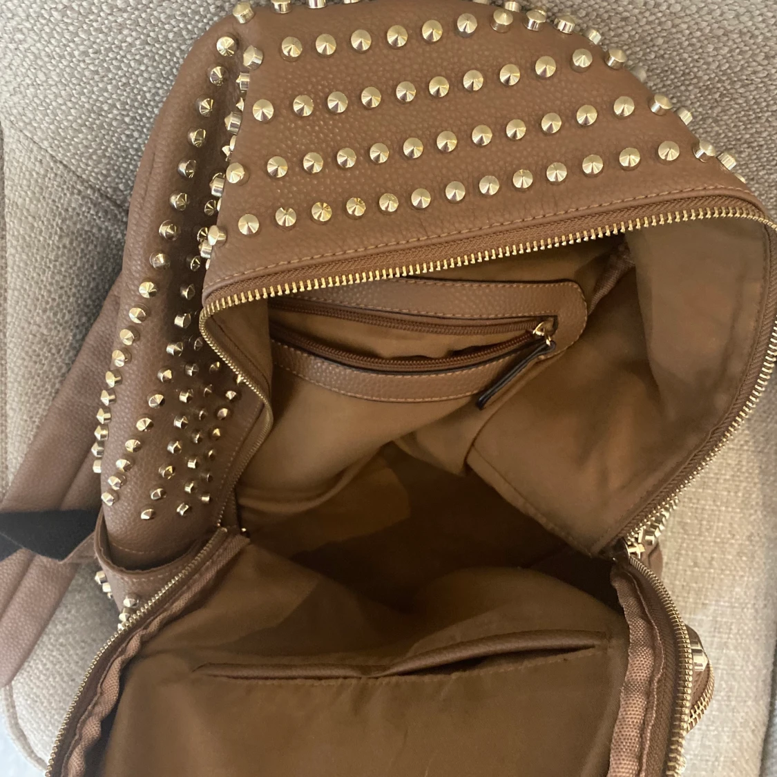 Ryggsäck med nitar - 91