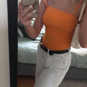 Gul body från Bik Bok - Använd ett fåtal gånger så den är i ett väldigt bra skick 💖