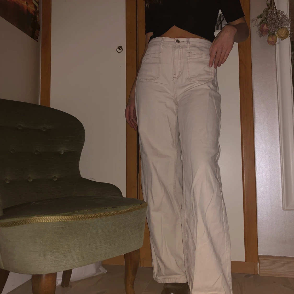 Krämvita byxor