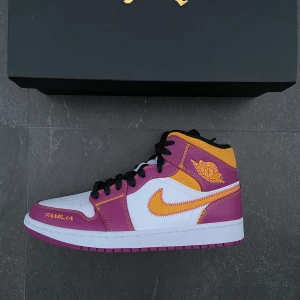 Jordan 1 mids - Helt nya: storlek 42,5