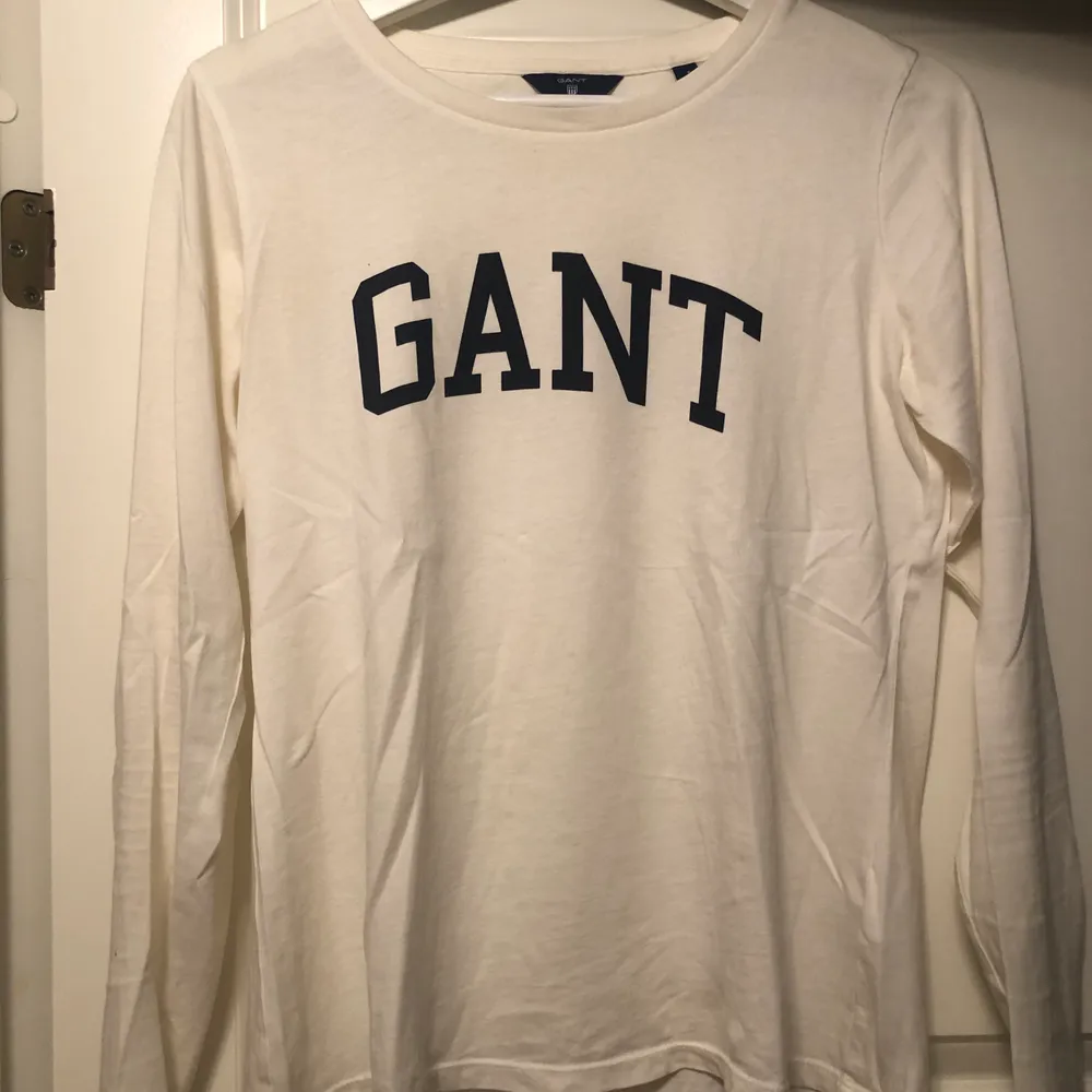 Jättefin Gant tröja som använts 1-2 ggr. Frakt tillkommer . Tröjor & Koftor.