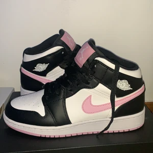 Jordan - Helt nya Air Jordan 1 white-pink/black