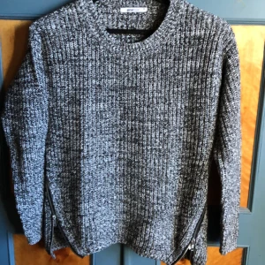 Tröja  - Ej mycket använd tröja.  Stor xs tycker jag.  Köpare betalar frakt 