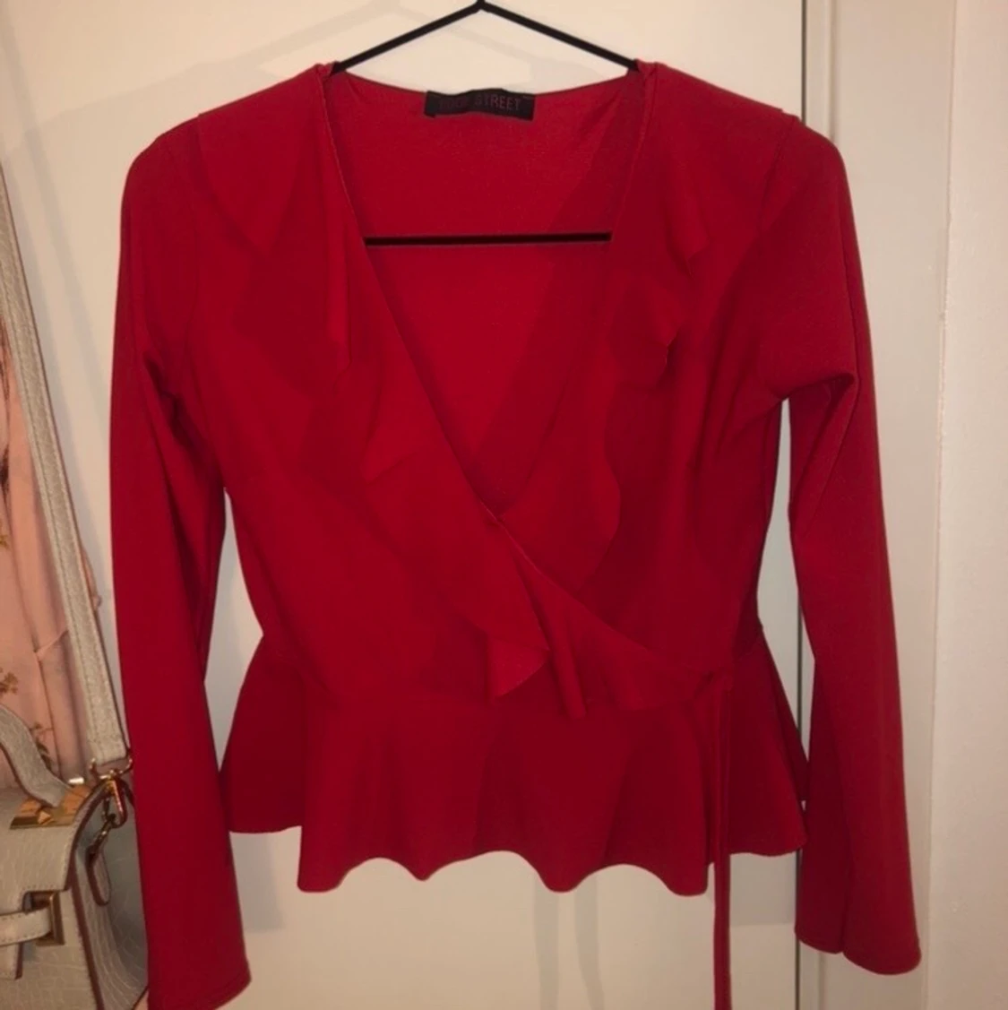 Röd volangtröja - 90