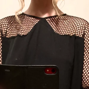 Drömklänning från Little white lies...  - Så snygg!! Är fortfarande rätt förälskad i den även om jag inte använder den så ofta så säljer bara för bra pris. Bra skick, kostade ca 600/700 i nypris. Säljs inte längre! Jag är 162 lång så om du är mkt längre kan den bli kort 💕