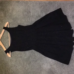 Zara klänning  - Svart zara klänning, spets, storlek small