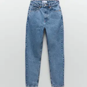 Säljer dessa superfina jeans från zara. Är i storlek 36. Hör av er om några frågor eller om ni vill ha bilder på jeansen på! Köparen står för frakten💞