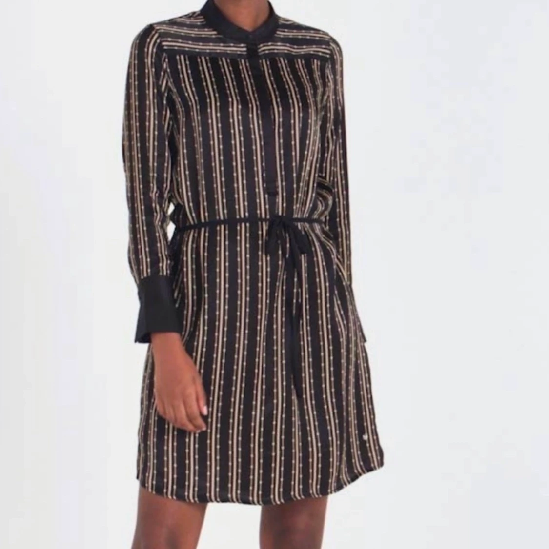 Oanvänd klänning från Mos Mosh