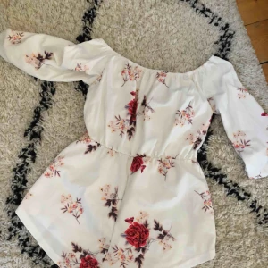  - Fin jumpsuit i extrasmall kan fraktas