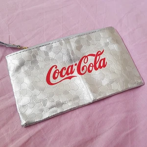  - Metallic clutch/väska. 