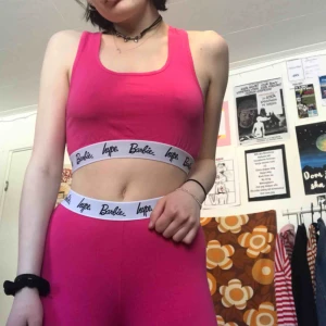  - Set från Hype med topp och leggings i storlek XS. Använt en gång. Frakt ingår i priset✨