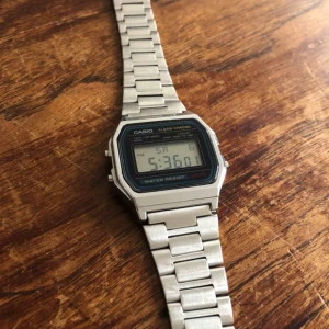  - Casio digital i trevligt använt skick. Kan hämtas i Uppsala eller skickas för 39 sek 