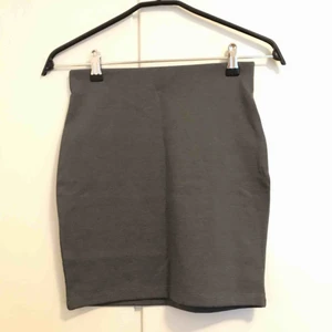  - Tygkjol från Gina. Storlek xs men passar öven s-m pga ganska stretchig. Aldrig använt!!