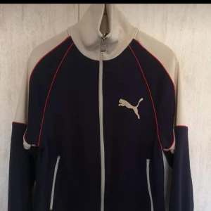  - Storlek M Längd från axel 65cm Bredd 48cm 40kr +63 kr spårbar frakt Ganska nopprig (lägger bilder i kommentarsfältet)