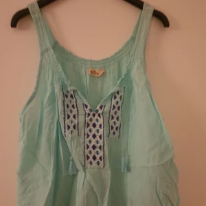  - Snyggt linne från Hollister storlek M. Fint skick. 